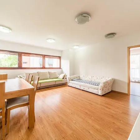 Krasne Ubytovani S Balkonem Apartment