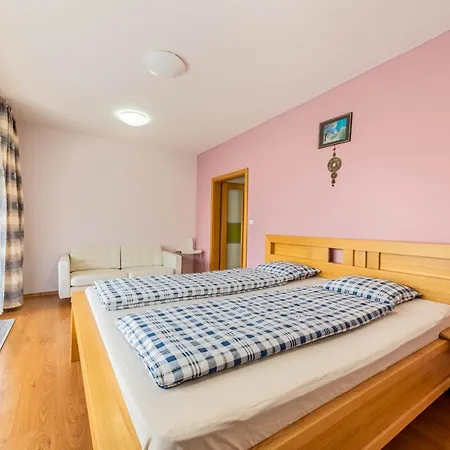 Krasne Ubytovani S Balkonem Apartment
