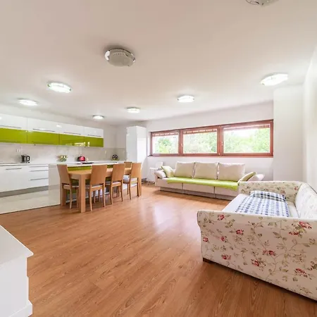 Apartment Krasne Ubytovani S Balkonem