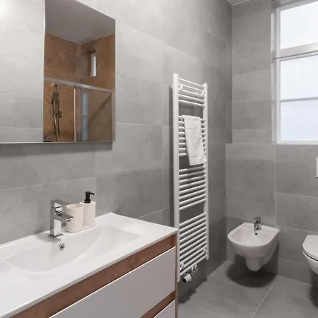 Days - Modern Apts - Fast Wifi - Netflix - 7 Min Wenceslas Sq