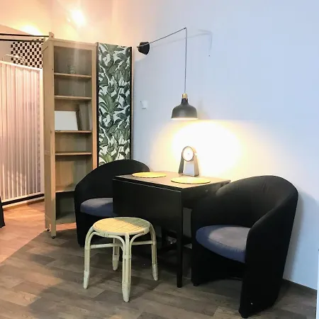 Apartment Fun Tiki Vibe / Charles Bridge / Netflix Prague