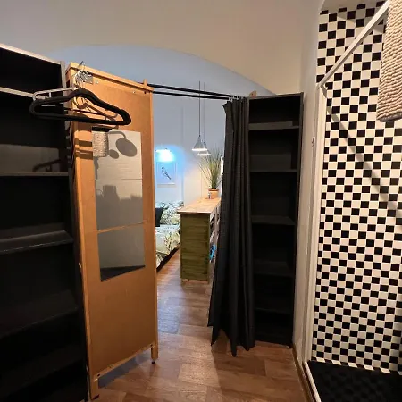 Apartment Fun Tiki Vibe / Charles Bridge / Netflix Prague
