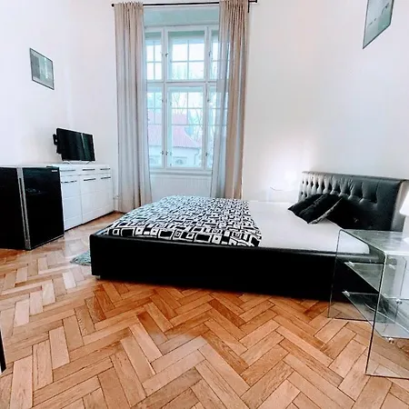 Apartment Black & White Flat For 2 / Peaceful / Jewish Quarter