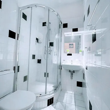 Black & White Flat For 2 / Peaceful / Jewish Quarter Apartment *