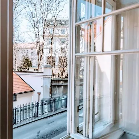 Apartment Black & White Flat For 2 / Peaceful / Jewish Quarter Prague