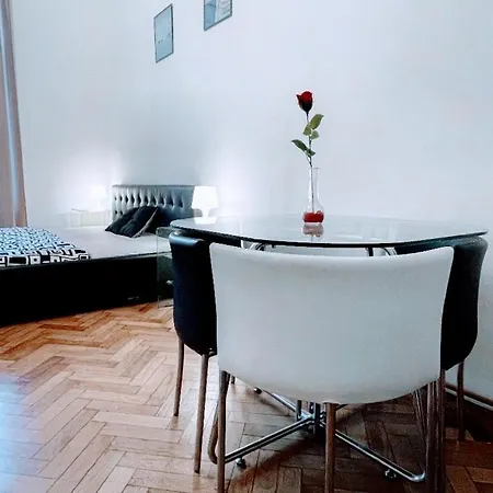 Black & White Flat For 2 / Peaceful / Jewish Quarter Apartment *