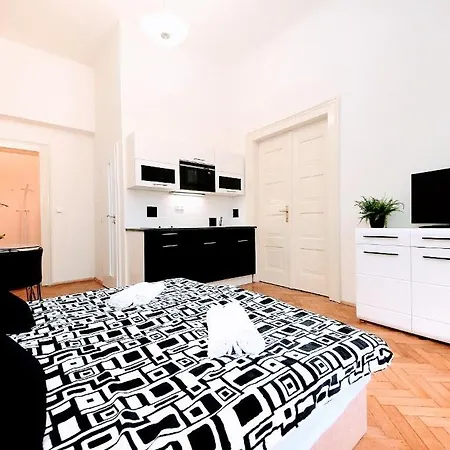 Black & White Flat For 2 / Peaceful / Jewish Quarter * Prague
