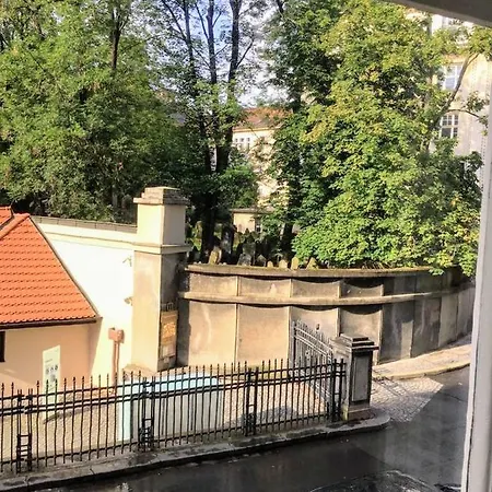 Black & White Flat For 2 / Peaceful / Jewish Quarter *