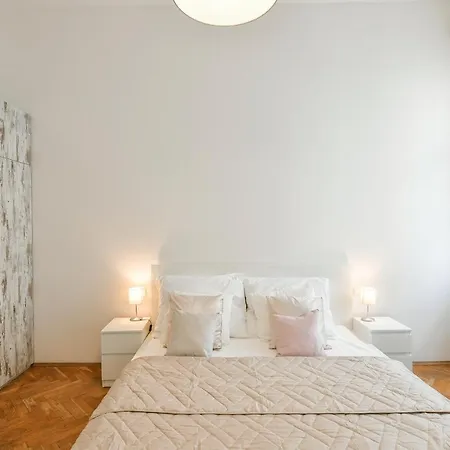 Appartamento Klimentska 52 *