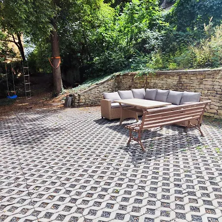 Spacious Flat & Parking Possibility, 3 Stops To Wenceslav Square *