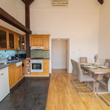 Free Parking- Cozy In Historical Building Center Prag