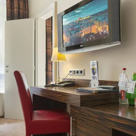 Ea Crystal Palace Hotel