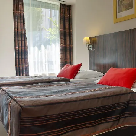 Ea Crystal Palace Hotel 4*