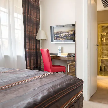 Ea Crystal Palace Hotel