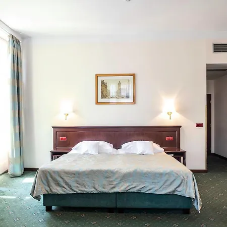 Ea Downtown 4* Prague