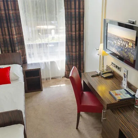 Ea Crystal Palace Hotel