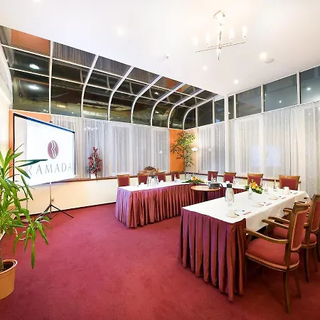 Ramada Centre Hotel 4*