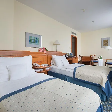 Hotel Ramada Centre 4*