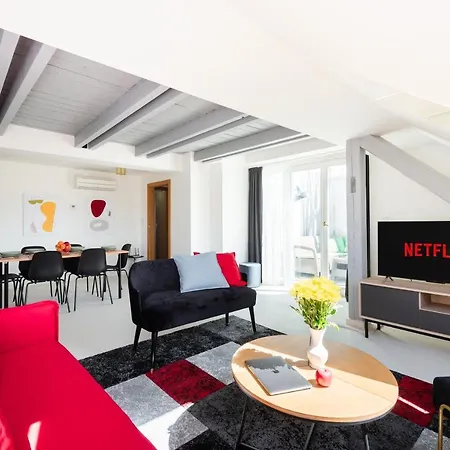 Duplex In On Mala Stepanska Apartment *