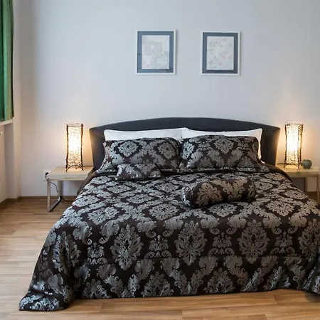 Krakovska 5 *