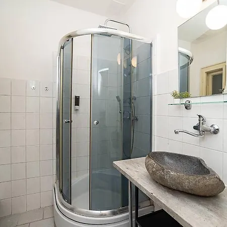Modern, Bright In A Great Location Apartment Prague