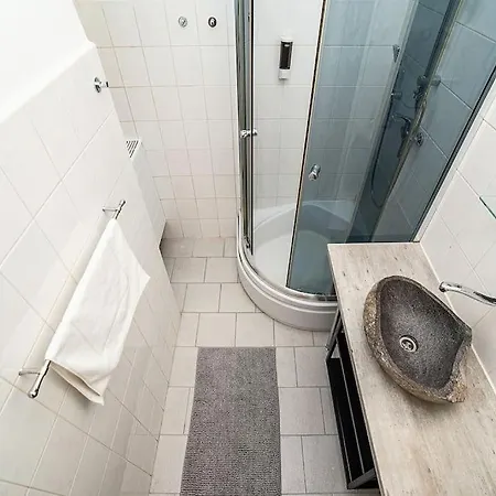 Modern, Bright In A Great Location Prague