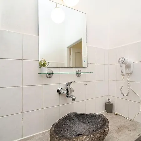 Apartment Modern, Bright In A Great Location *