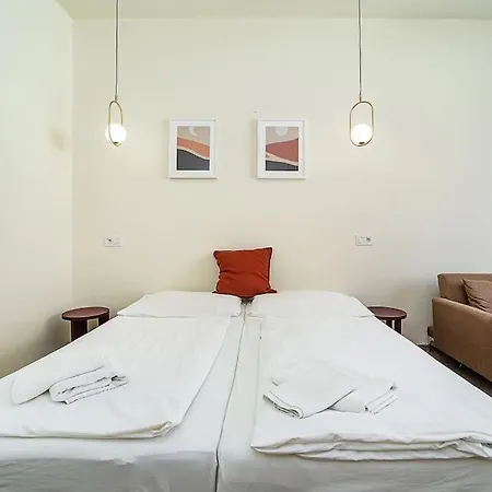 Apartment Modern, Bright In A Great Location