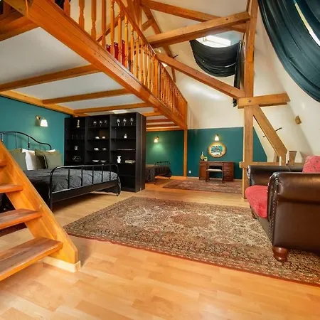 Chateau Charme - Centre Apartment *