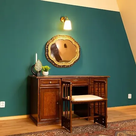 Chateau Charme - Centre Apartment