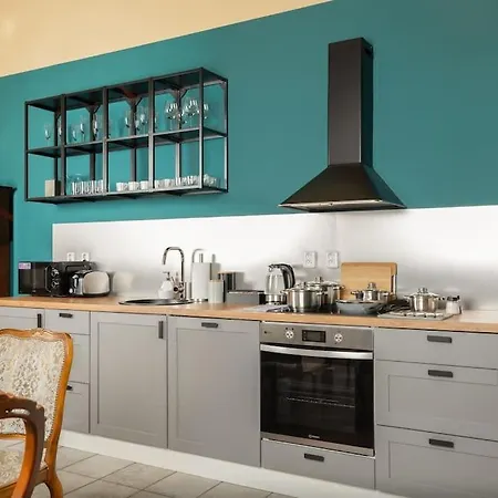 Chateau Charme - Centre Apartment *