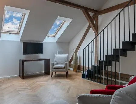 Limehome Halkova Aparthotel