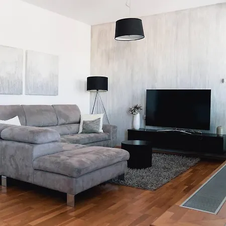 Marina River View Close To Centre Free Parking Apartment *