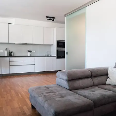 Marina River View Close To Centre Free Parking Apartment *