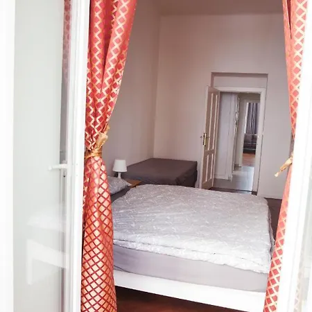 Appartement 2b Pechackova Family With Balcony By The River
