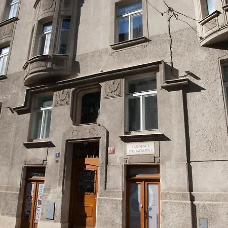 Апартаменты 2b Pechackova Family With Balcony By The River Прага