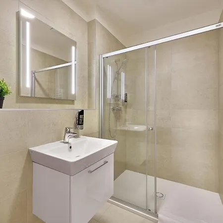 Downtown Rubesova 4*