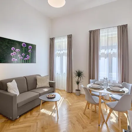 Downtown Rubesova Aparthotel 4*