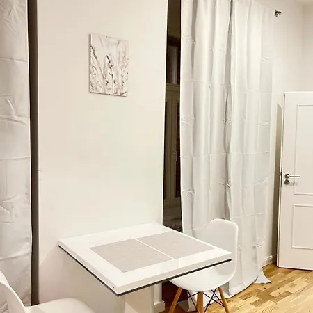 New Chain Florenc Apartament *