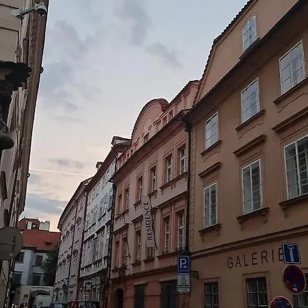 Laxmi Happy In Historical Accommodatie bij particulieren Praag