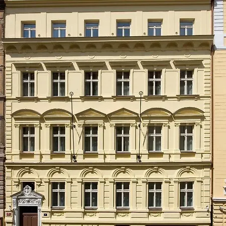 Downtown Rubesova 4*