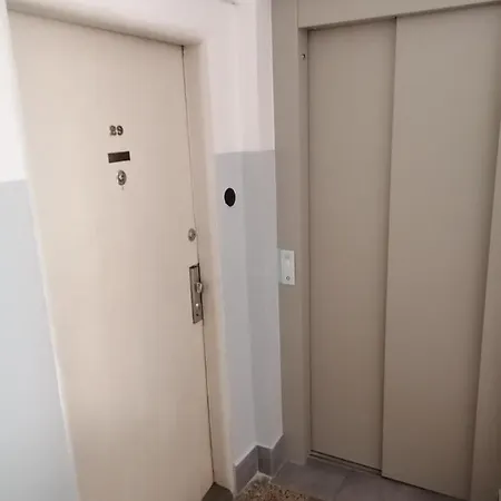 Soukromý Byt 2+kk Vysočany,10 Min Od Centra Prahy. *