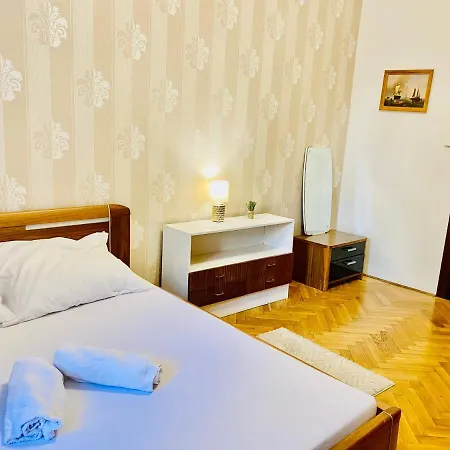 In 2 Square Aparthotel *