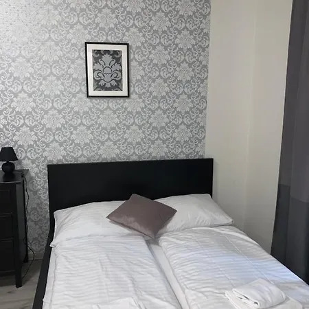 Only Ladies - Female Only Hostel Prag