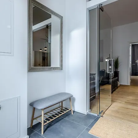 Elegant Located In The Centre Of Apartment *
