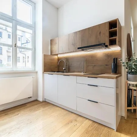 Elegant Located In The Centre Of *