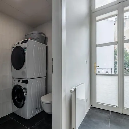 Elegant Located In The Centre Of Daire