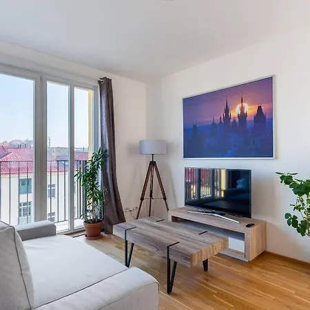 Sunny Safron Apartment Prague