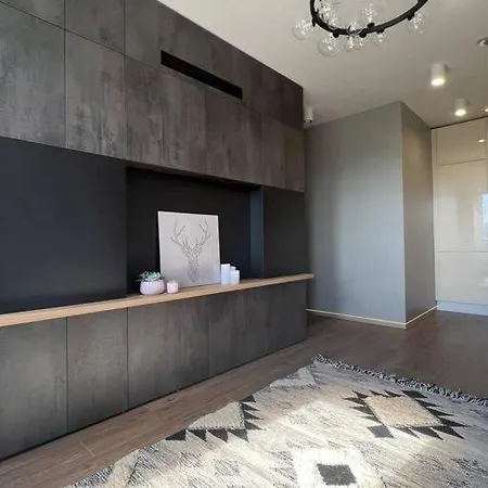 Luxury Pearl With Parking Place In Holesovice Apartment *