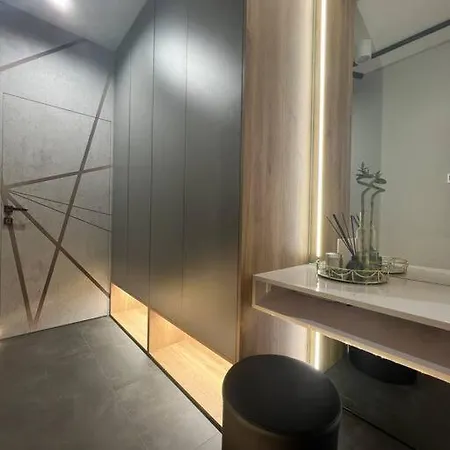 Luxury Pearl With Parking Place In Holesovice 布拉格